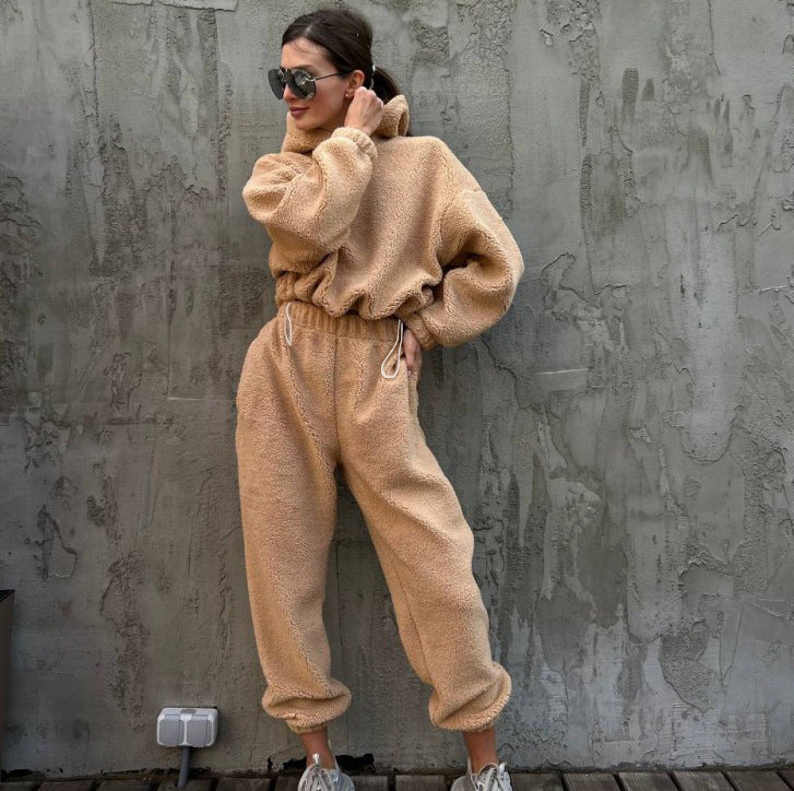 Dames ensemble en polaire doux avec capuche et taille élastique Chic und Stil