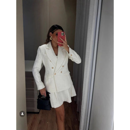 Women Elegant Blazer with Double-Breasted Buttons and Structured Fabric Chic and Style