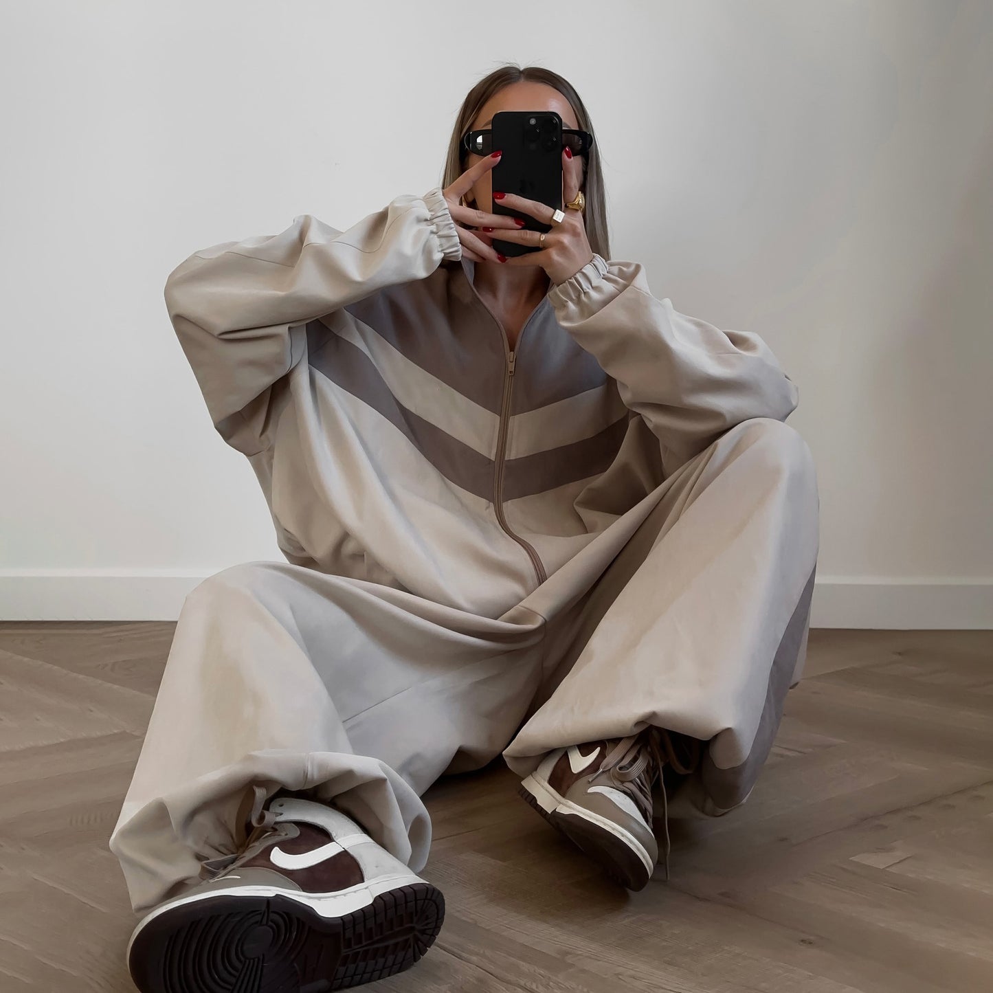 Women's sports set with zipper and wide pants Chic and Style