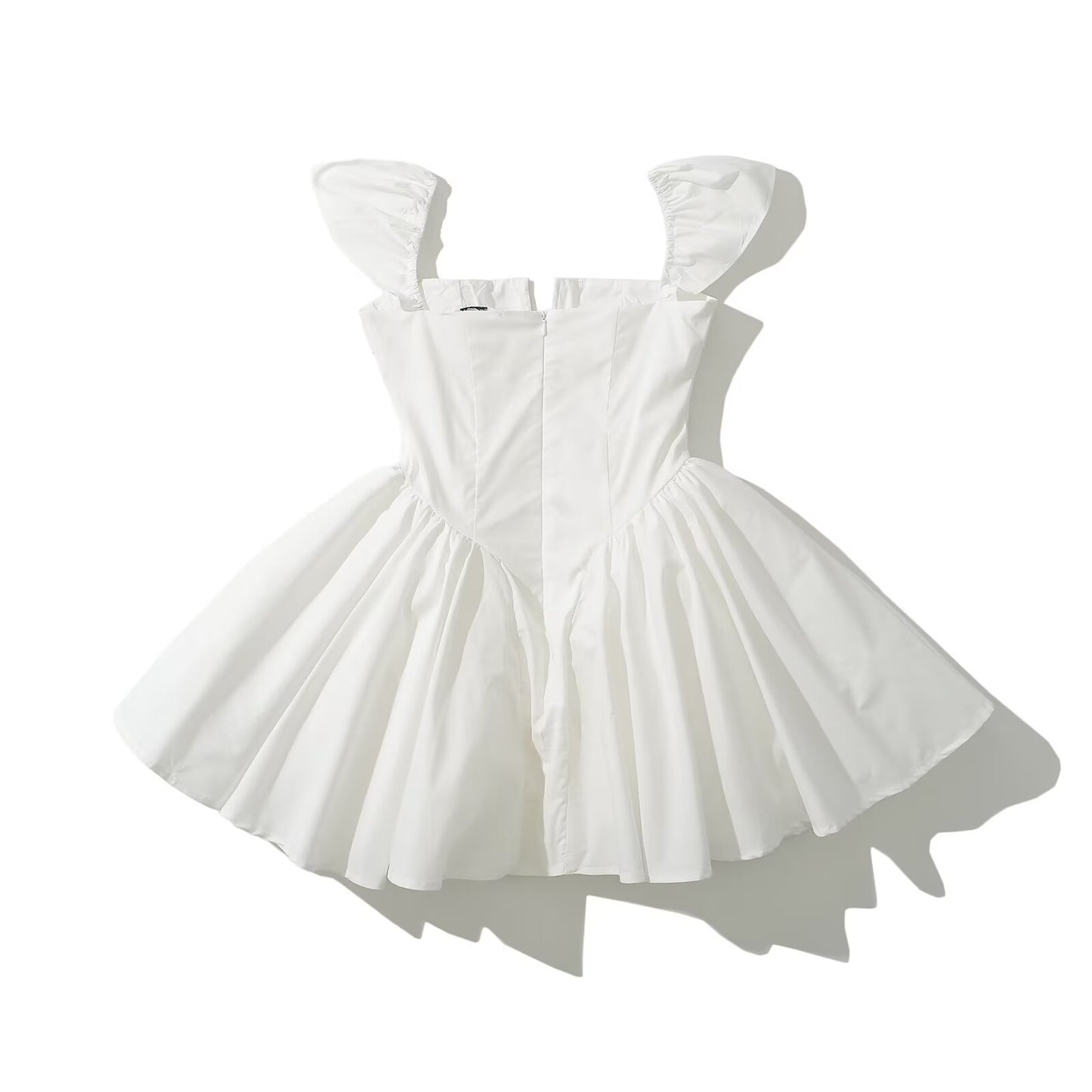Robe mini pour dames avec des éléments de volants volumineux et un détail de bouton Chic und Stil