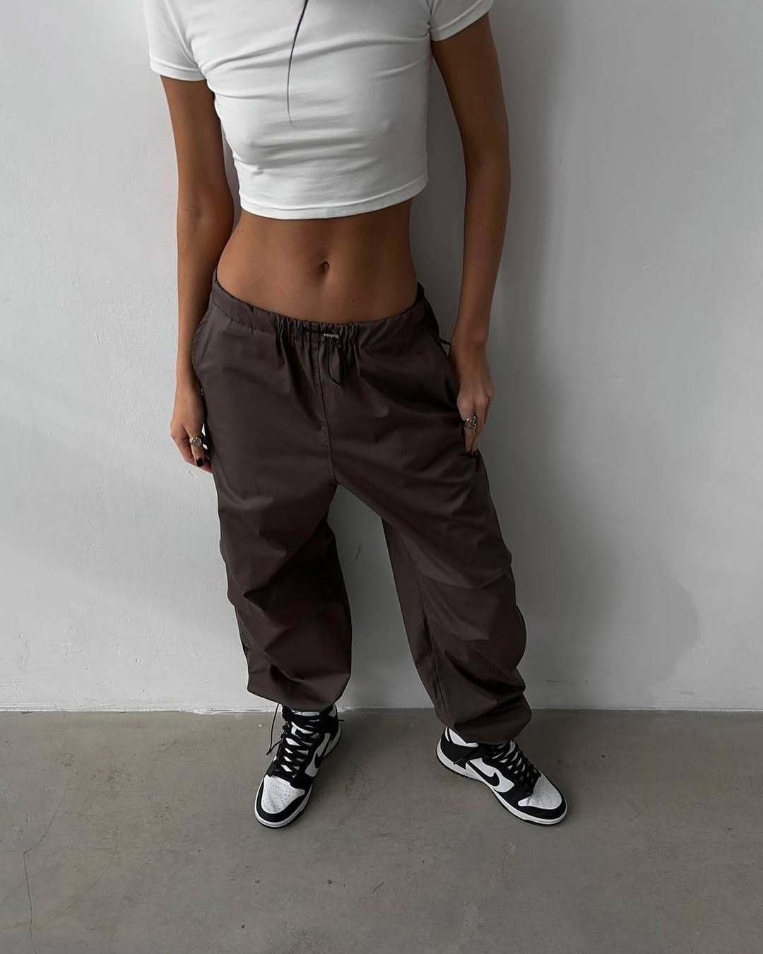 Sport leisure pants for women with elastic waist and practical pockets Chic and Style