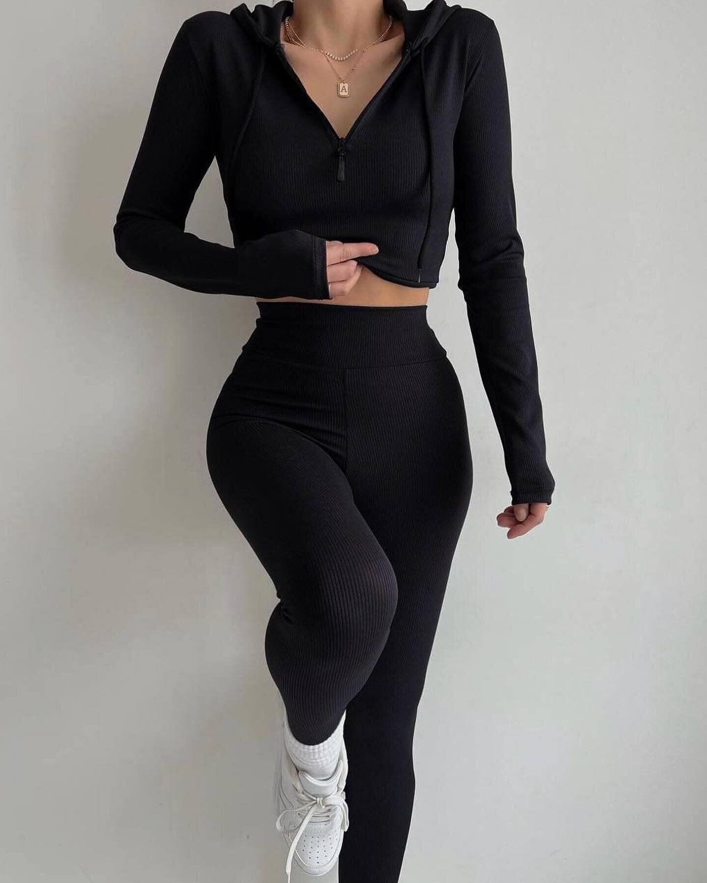 Body de sport féminin à manches longues avec fermeture éclair Chic und Stil