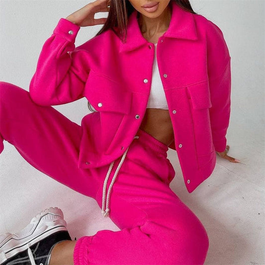 Women’s sports set consisting of an oversized jacket and comfortable jogging pants Chic und Stil