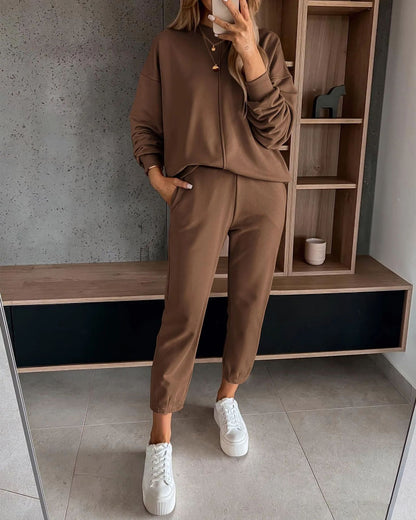Chic and Style women's casual sweatshirt and jogger pants set