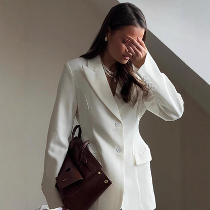 Dames Blazer élégant avec une coupe cintrée et des détails modernes Chic und Stil