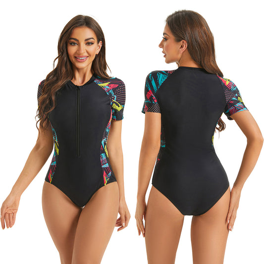 Maillot de bain sportif pour femmes avec fermeture éclair stylée et motif coloré Chic und Stil