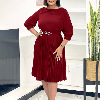 Robe plissée pour femmes avec ceinture à la taille et coupe élégante Chic und Stil