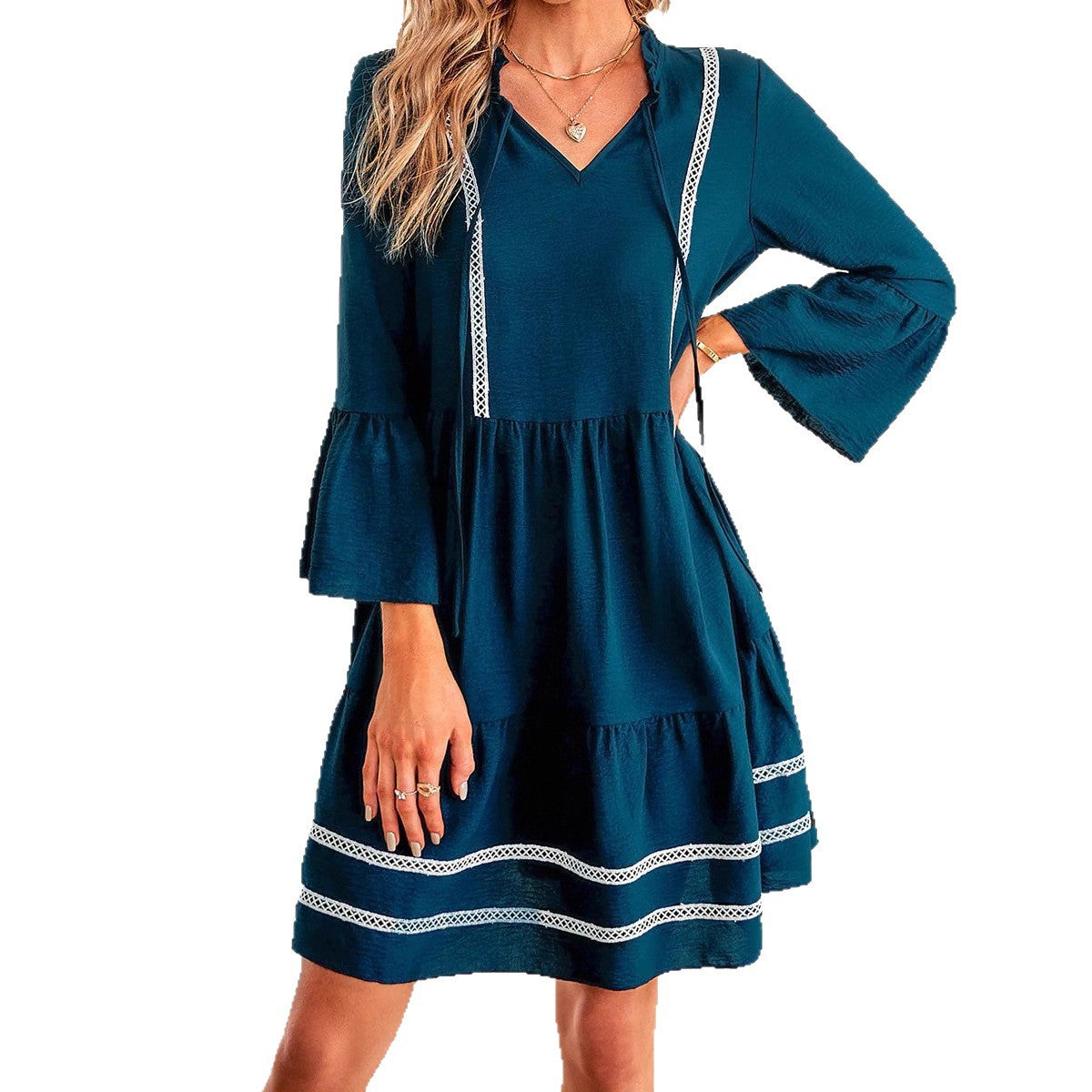 Robe mini décontractée pour femmes avec décolleté en V, revers de manche décoratifs et ourlet ludique Chic und Stil