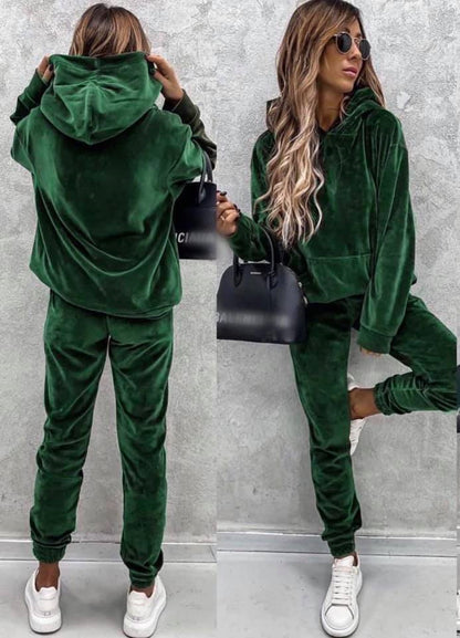 Women high-quality velvet lounge set with hoodie and comfortable pants Chic and Style