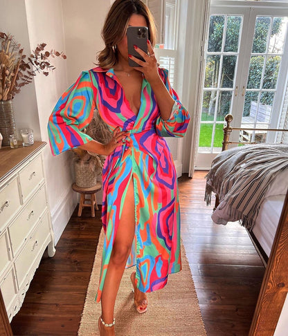 Robe maxi femme avec un élégant design floral et une fente flatteuse Chic und Stil