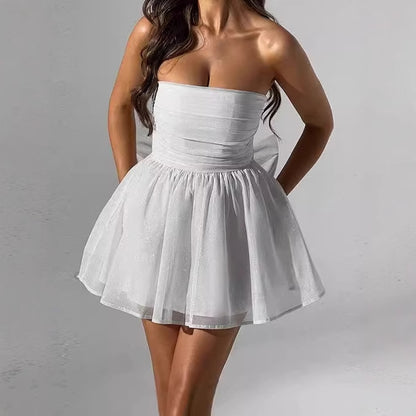 Robes de cocktail glamour pour femmes avec des détails scintillants Chic und Stil