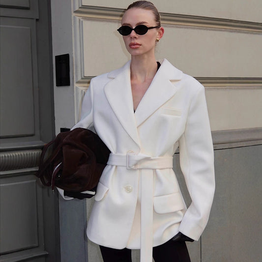 Blazer féminin tendance avec ceinture à la taille et poches pratiques Chic und Stil