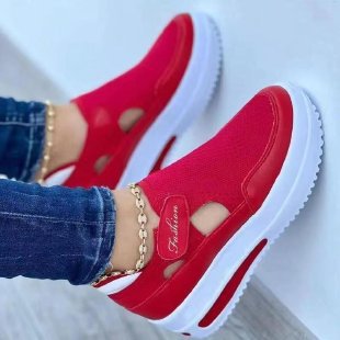 Baskets slip-on sportives pour femmes avec dessus en matériau respirant Chic und Stil