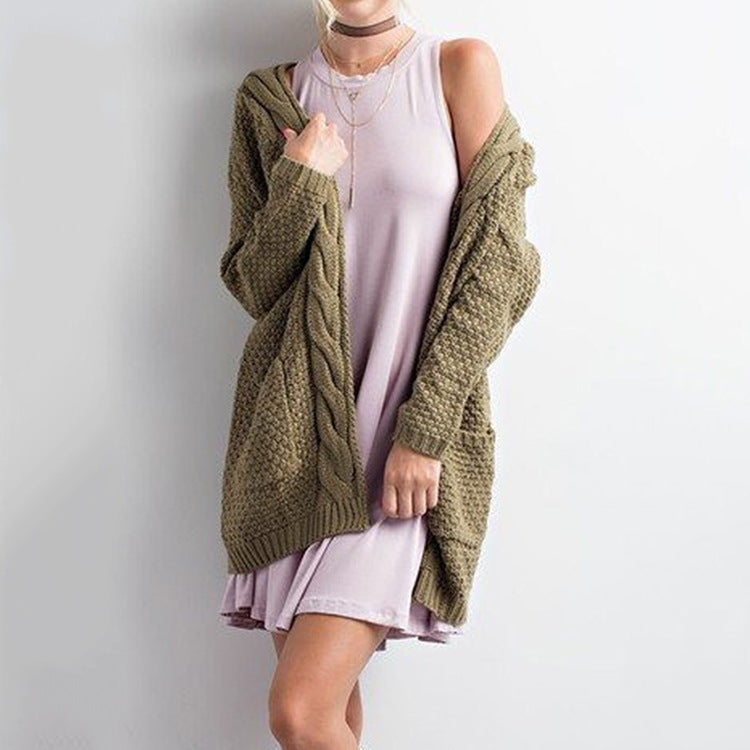 Veste en tricot pour femmes avec poches et structure à motifs en torsades détaillée Chic und Stil