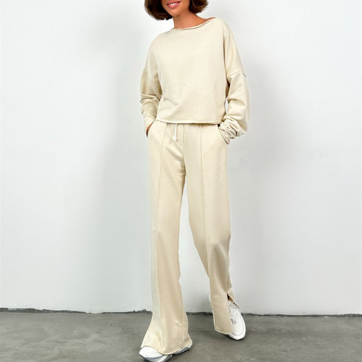 Chic and Style women's sports sweatshirt and loose jogger pants set