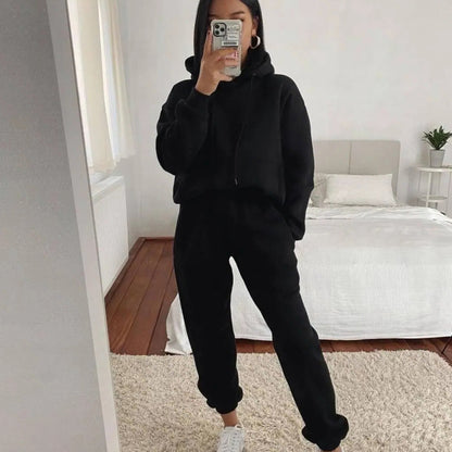 Casual women's fleece sweat-suit with cropped hoodie and elastic pants Chic and Style