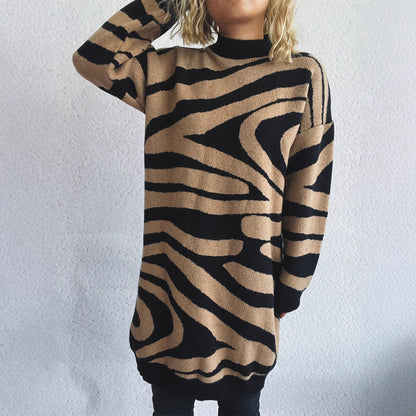 Pull en grosse maille pour femmes avec un design zébré moderne et col montant Chic und Stil