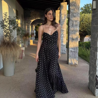 Robe midi femme avec des fines bretelles spaghetti et un design à pois ludiques Chic und Stil