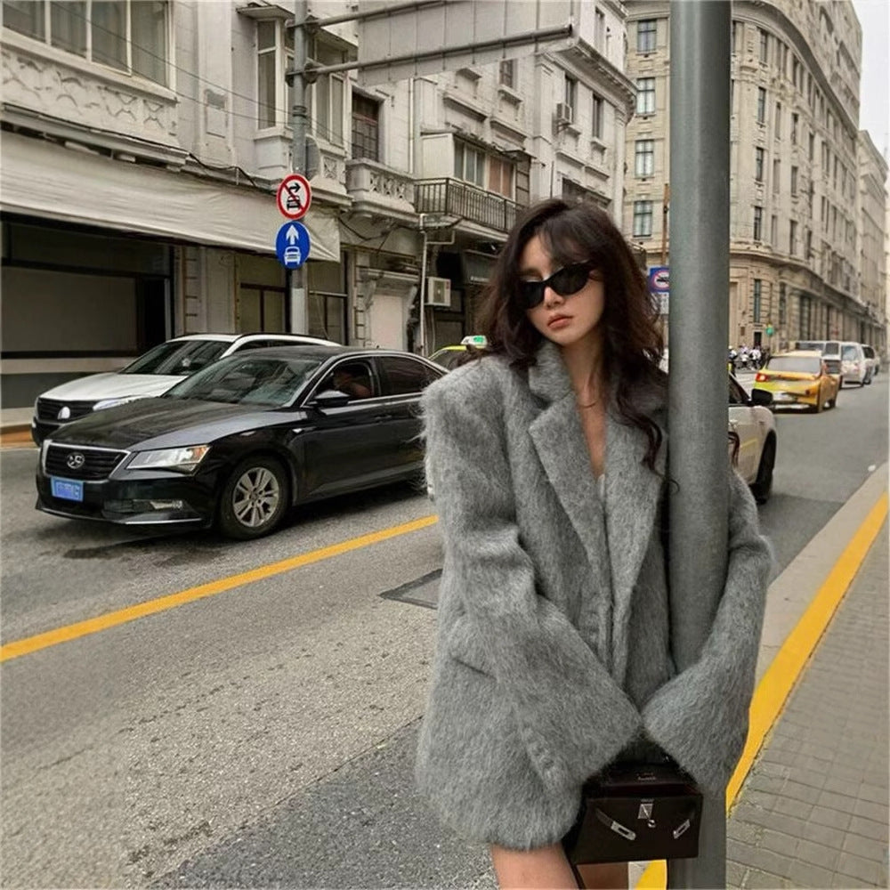 Women’s elegant wool blazer with soft fleece finish Chic and Style