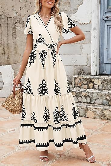 Robe maxi femme avec décolleté en V et détails de broderie contrastés Chic und Stil