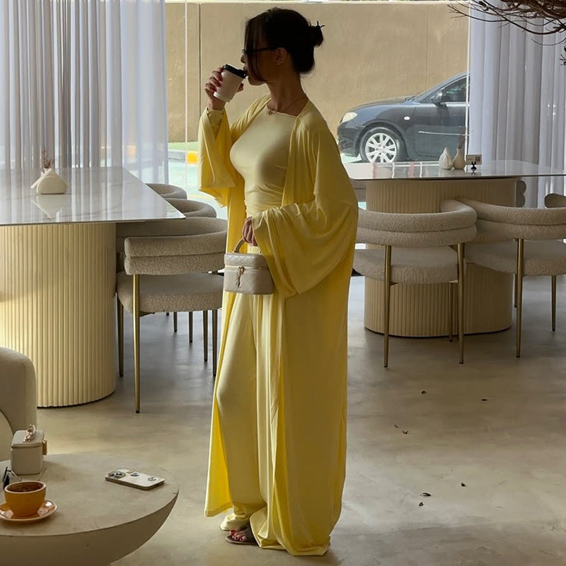 Women's loungewear set with a loose top and wide pants Chic and Style