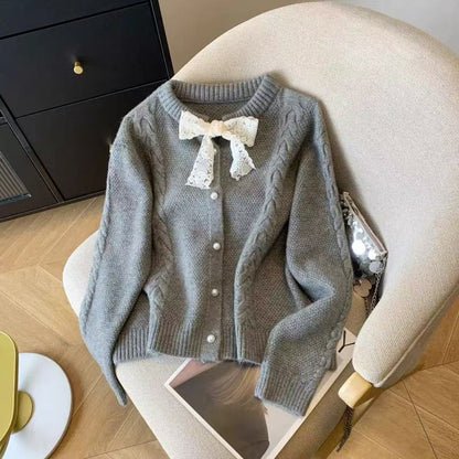 Dames gilet avec col en dentelle décoratif et fermeture à boutons Chic und Stil