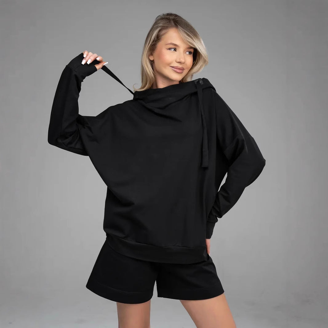 Casual hoodie for women with an oversized fit and matching shorts Chic and Style