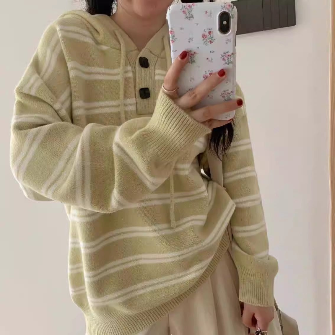 Pull en stripe décontracté pour femme avec patte de boutonnage et capuche Chic und Stil