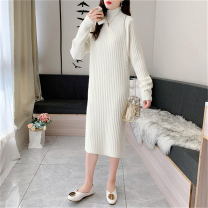 Robe maxi tricot pour femmes avec col haut et fine structure côtelée Chic und Stil