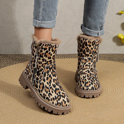 Chic und Stil | Elegant Boots with Leopard Pattern