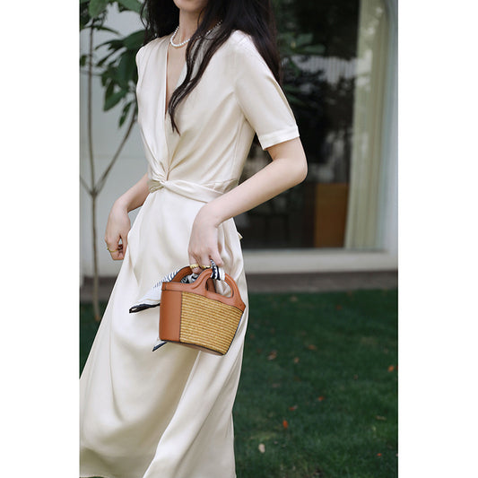 Robe midi élégante torsadée Chic und Stil pour femmes
