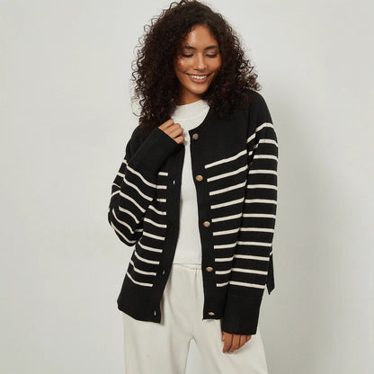 Pull femme avec motif rayé et détails de boutons élégants Chic und Stil