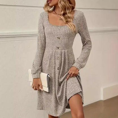 Robe en tricot pour femmes avec patte de boutons Chic und Stil
