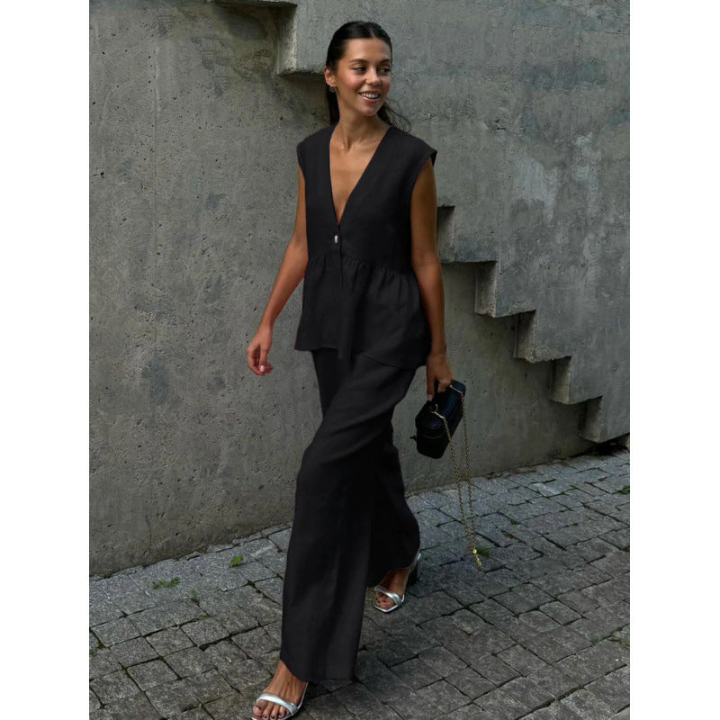 Casual linen set for women with deep V-neck and wide-leg pants Chic and Style