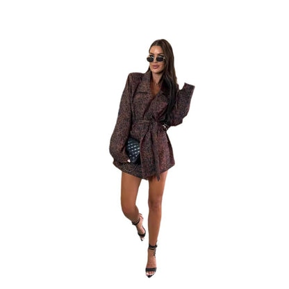 Blouse enveloppe pour femmes avec un élégant motif léopard et de longues manches bouffantes Chic und Stil