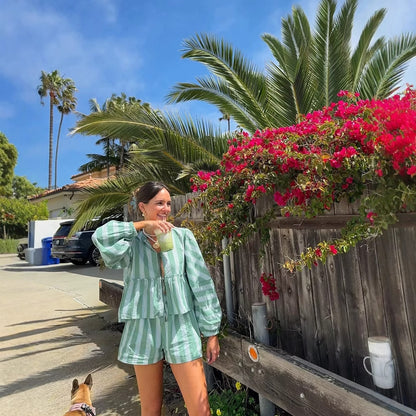 Shorts de plage pour dames avec un motif rayé tendance et une taille élastique Chic und Stil