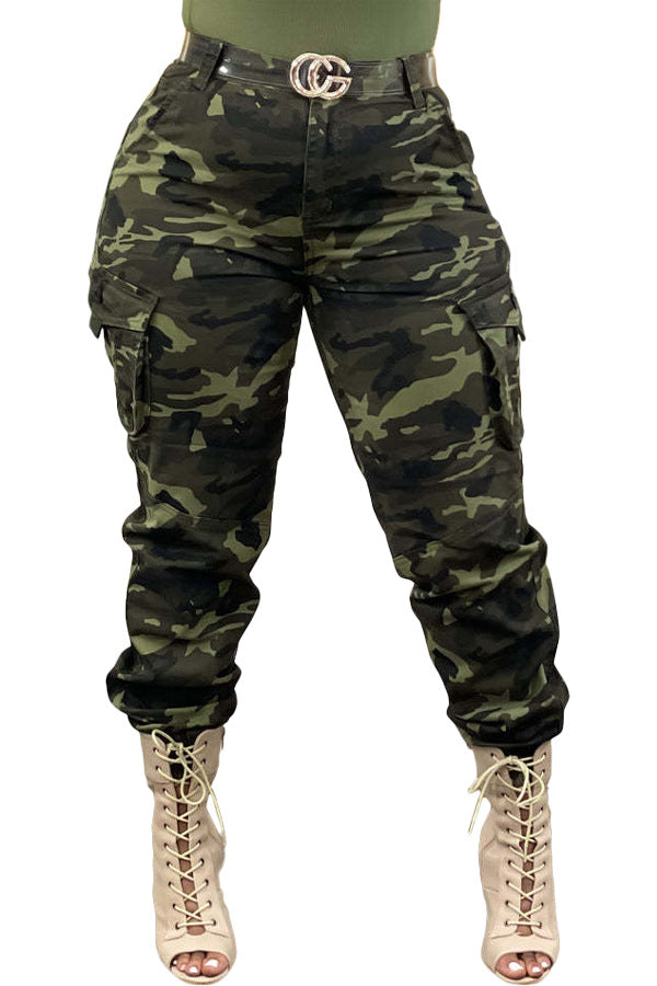 Women's cargo pants with camouflage pattern and high waist Chic and Style