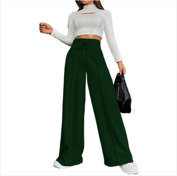 Wide sports pants for women with elastic waistband and side pockets Chic und Stil