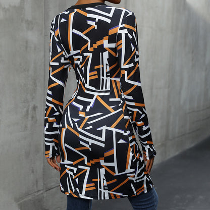 Chemisier long à manches mode pour femmes avec design géométrique et plastron à boutons Chic und Stil