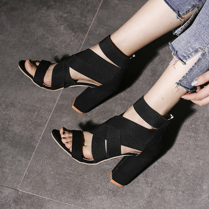 Sandales pour femmes avec des sangles élégantes et un talon bloc Chic und Stil