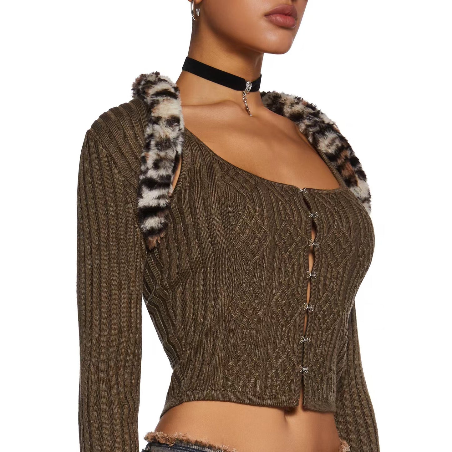 Robe en tricot pour femmes avec décolleté en V plongeant et décoration de boutons raffinée Chic und Stil