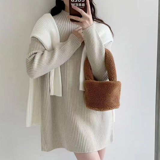 Robe en tricot pour femmes avec un joli design en côtes et un col haut Chic und Stil