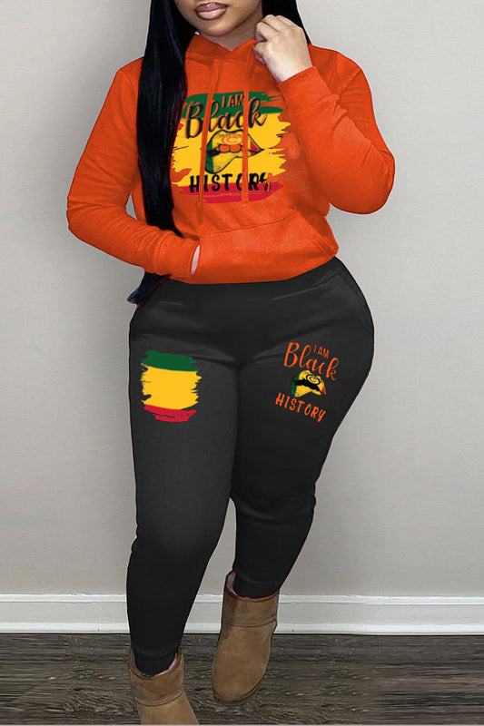 Women's hoodie and jogger pants set with creative statement print Chic und Stil