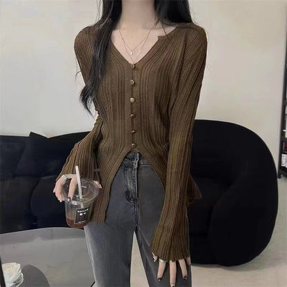 Pull élégant pour femmes avec décolleté en V, détails de boutons et manches décontractées Chic und Stil
