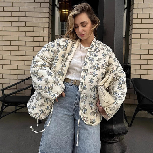Cardigan matelassé pour dames en jacquard à motif floral Chic und Stil