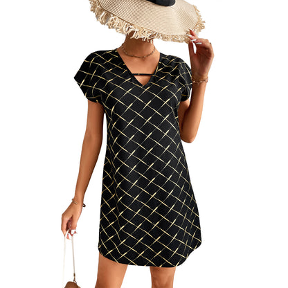 Robe décontractée pour femmes à col en V avec un motif à carreaux tendance et des manches courtes Chic und Stil