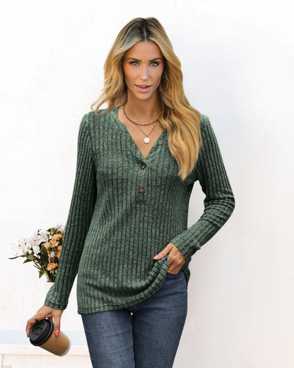Pull à gros mailles pour dames avec décolleté en V et détails de boutons Chic und Stil