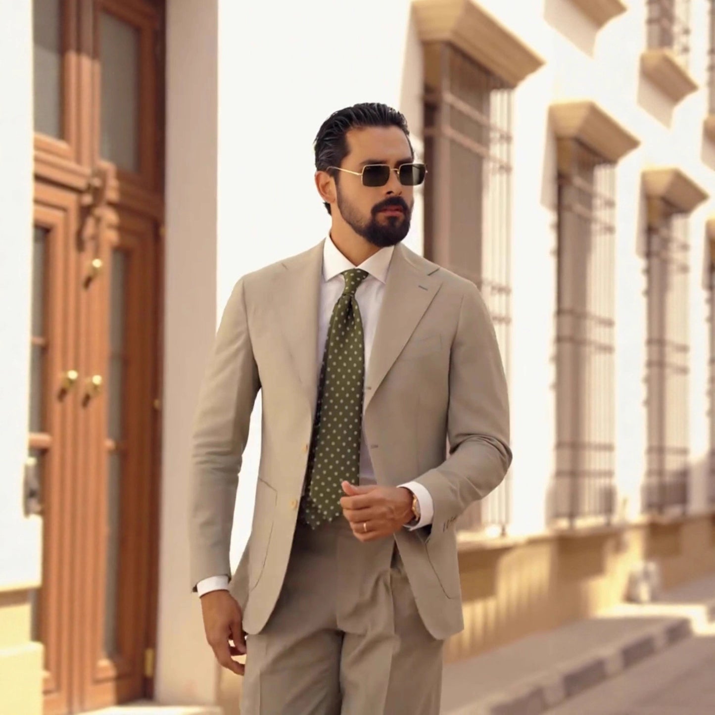 Costume élégant pour hommes au design moderne avec des détails stylés Chic und Stil