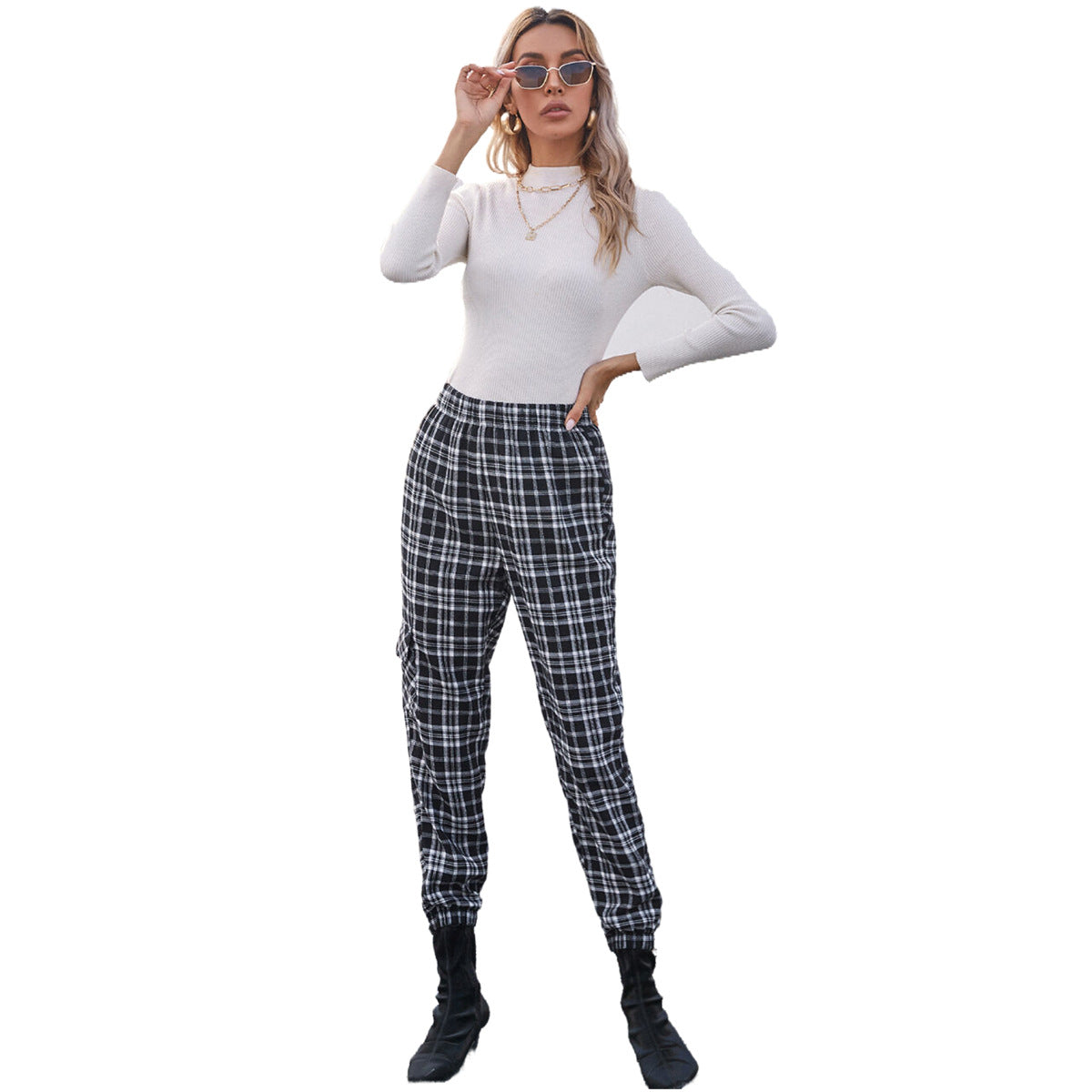 Pantalons à carreaux décontractés pour femmes avec taille élastique et poches latérales pratiques Chic & Stil