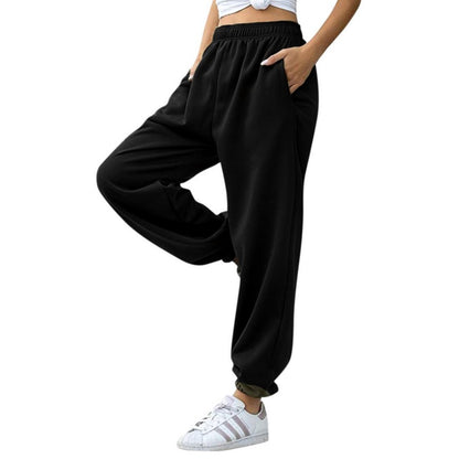 Casual pants for women with a wide cut and elastic waist Chic und Stil